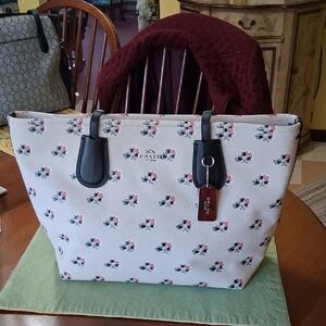 Coach Taxi Crossgrain Leather Tote Bramble Rose White Pink Floral Bag